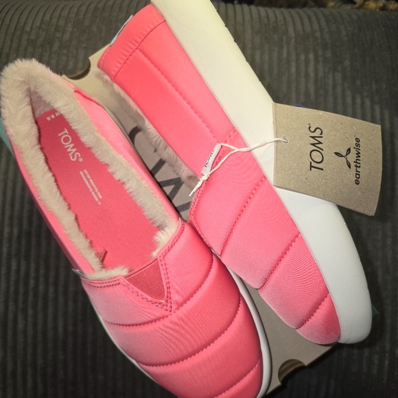 🥳HP🥳NWT TOMS Tea Rose Repreve Matte Woven/Faux Fur Slip On - Picture 5 of 5